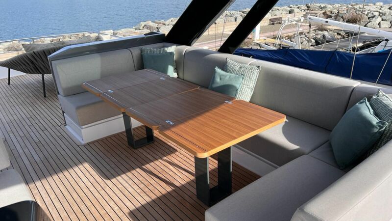 FERRETTI 720